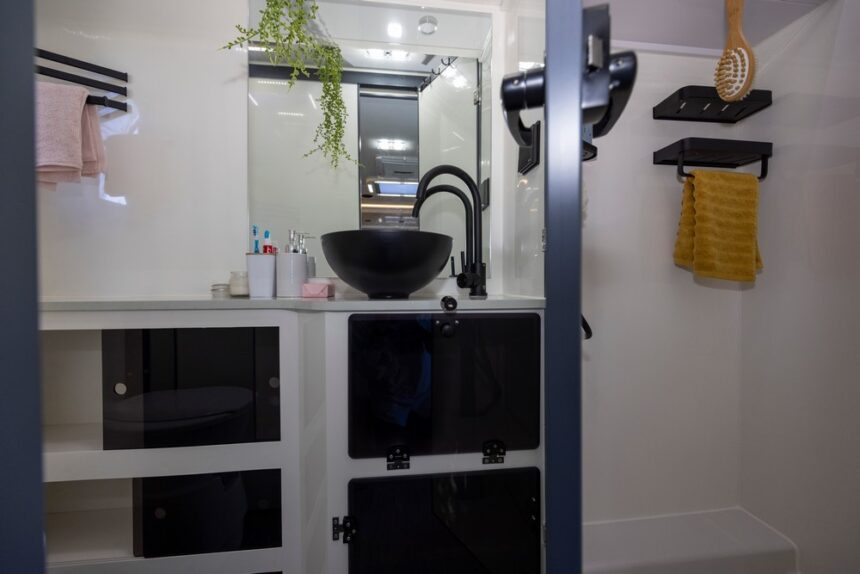 Gibb 16 Couples Hybrid Offroad Caravan - Image 15