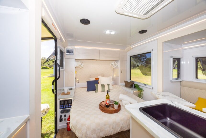 Canning X19 Couples Hybrid Offroad Caravan - Image 9
