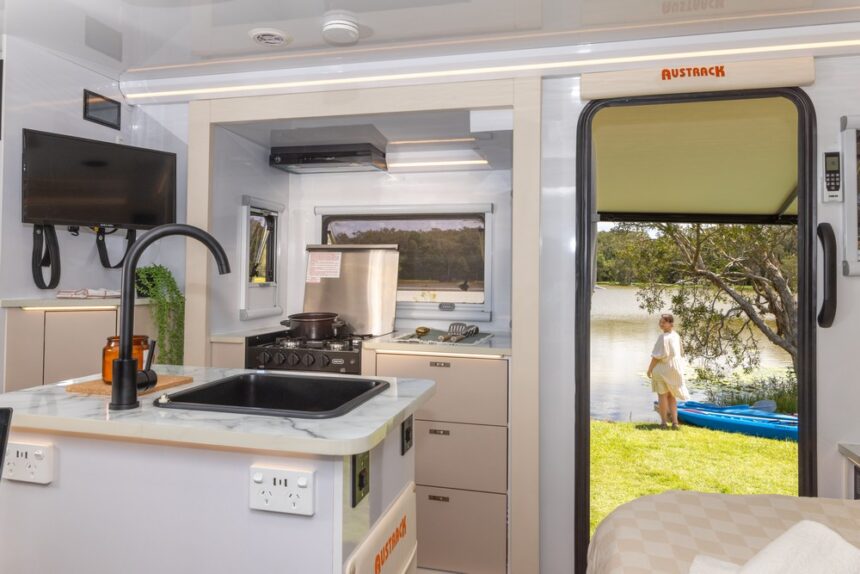 Canning X19 Couples Hybrid Offroad Caravan - Image 10