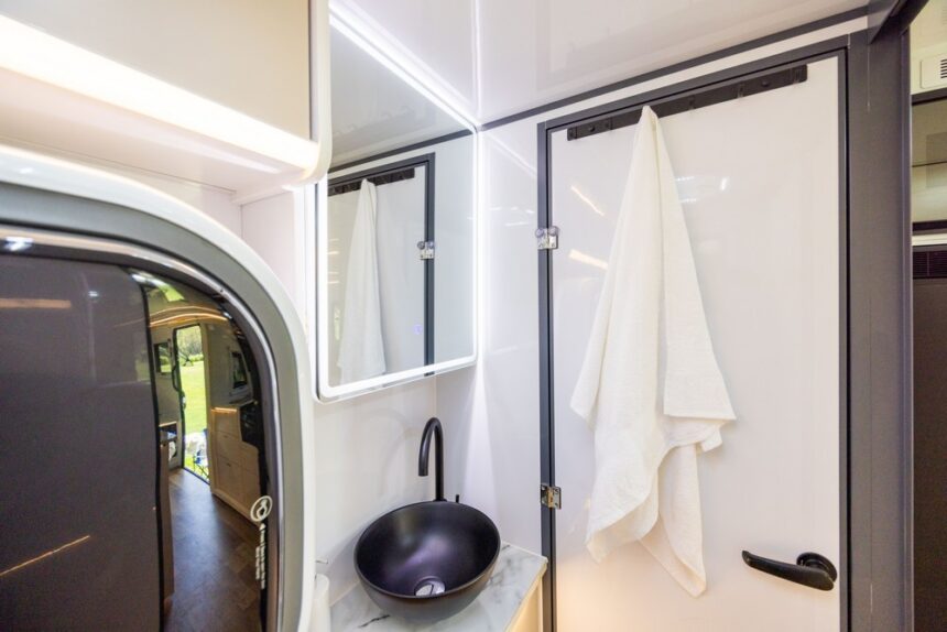 Canning X19 Couples Hybrid Offroad Caravan - Image 34