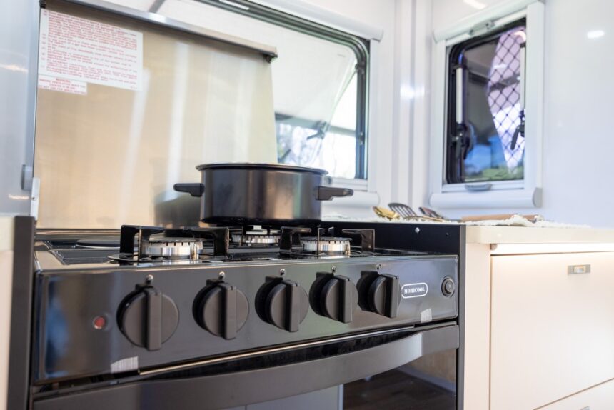 Canning X19 Couples Hybrid Offroad Caravan - Image 37