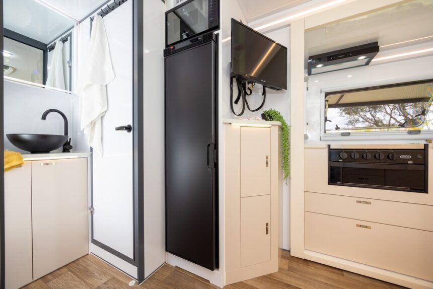 Canning X19 Couples Hybrid Offroad Caravan - Image 39