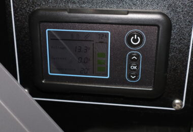 Austrack Campers 100ah Lithium Battery BMS Screen